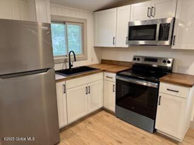 8 Read Drive, Lake Luzerne, NY 12846