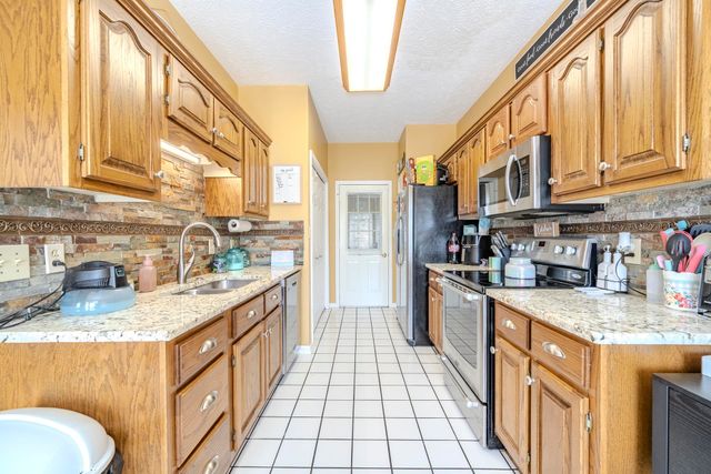 15 BLUEBELL CV, Savannah, TN 38372