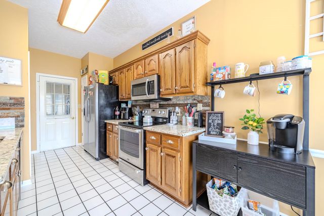 15 BLUEBELL CV, Savannah, TN 38372