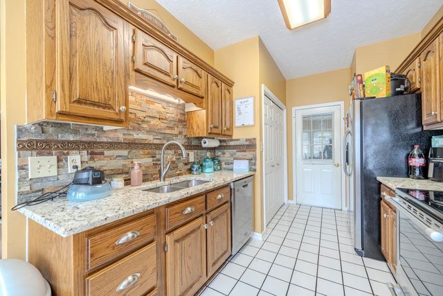 15 BLUEBELL CV, Savannah, TN 38372