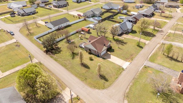 15 BLUEBELL CV, Savannah, TN 38372