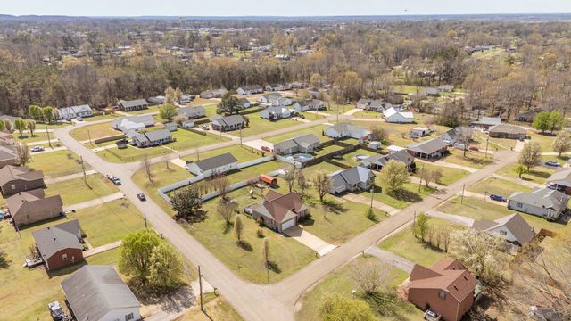 15 BLUEBELL CV, Savannah, TN 38372