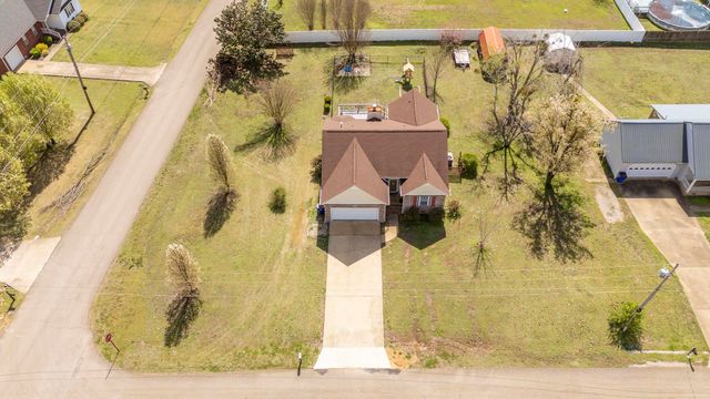 15 BLUEBELL CV, Savannah, TN 38372