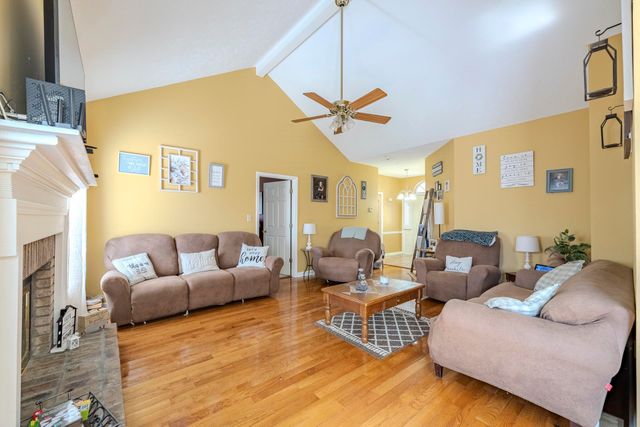 15 BLUEBELL CV, Savannah, TN 38372