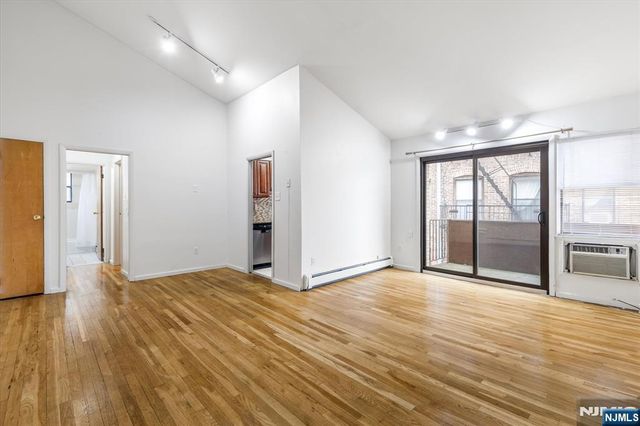 70 Orient Way 9, Rutherford, NJ 07070