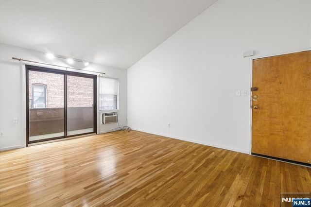 70 Orient Way 9, Rutherford, NJ 07070