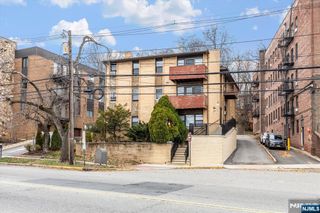 70 Orient Way 9, Rutherford, NJ 07070