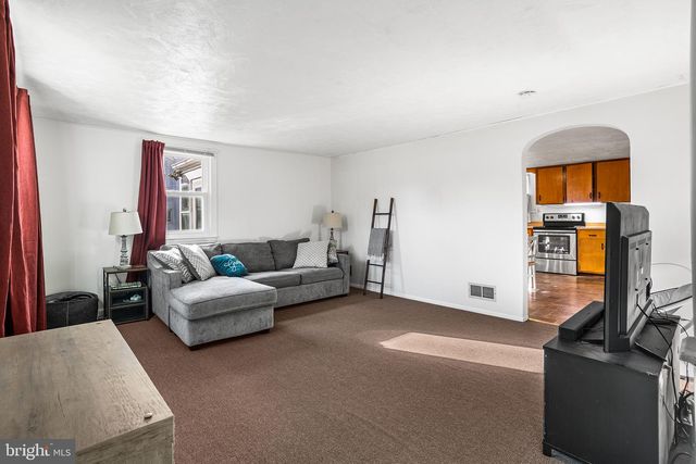 2114 FARMINGTON AVE, Boyertown, PA 19512