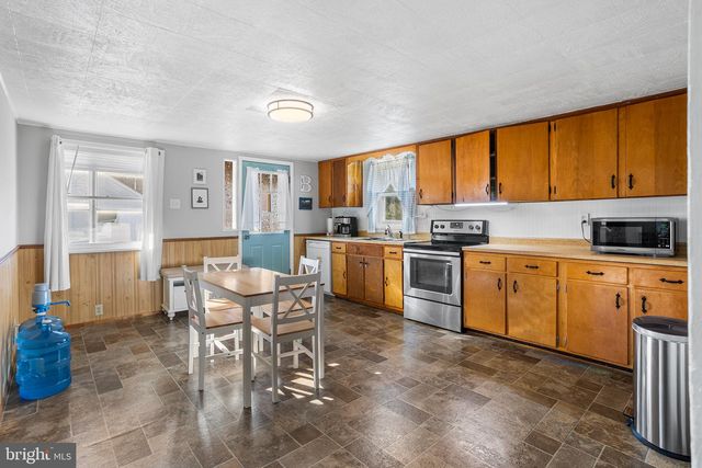 2114 FARMINGTON AVE, Boyertown, PA 19512