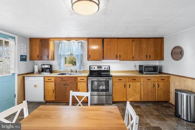 2114 FARMINGTON AVE, Boyertown, PA 19512