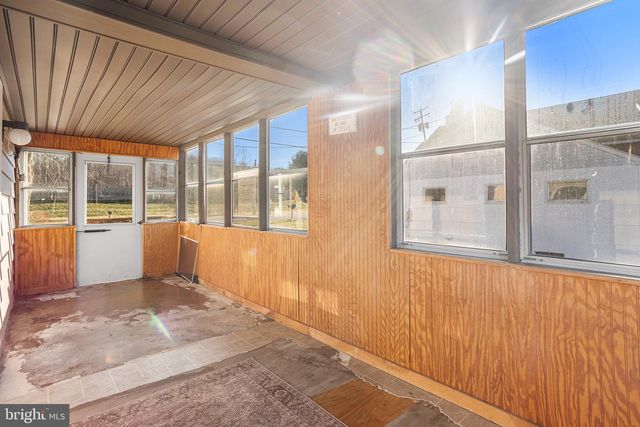 2114 FARMINGTON AVE, Boyertown, PA 19512