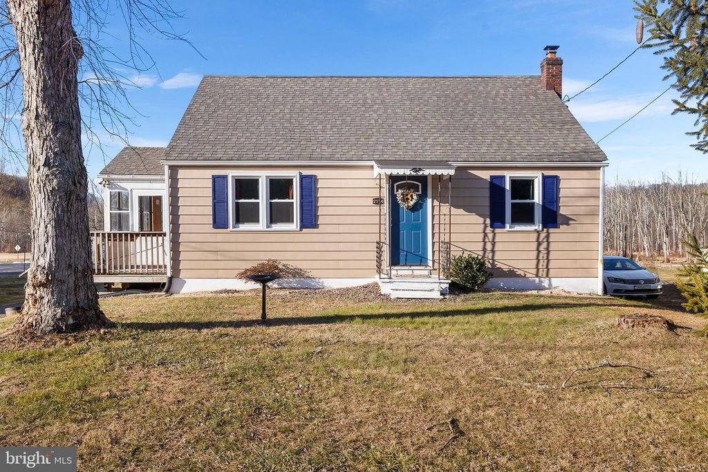 2114 FARMINGTON AVE, Boyertown, PA 19512