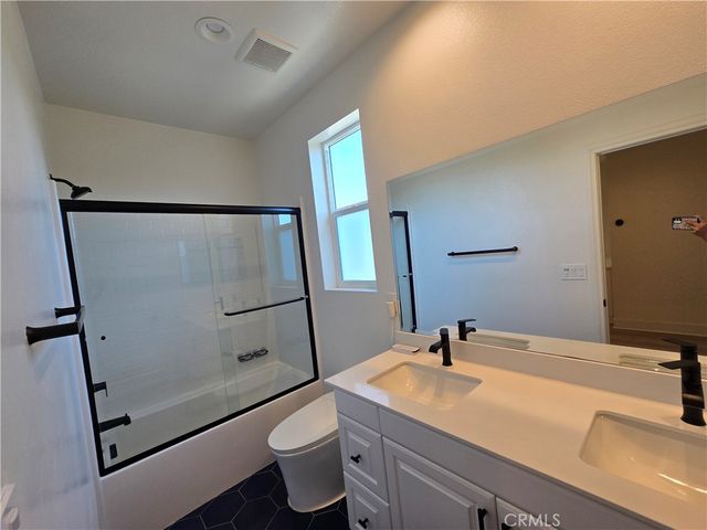 250 N Standard Avenue, Santa Ana, CA 92701