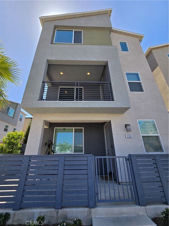 250 N Standard Avenue, Santa Ana, CA 92701