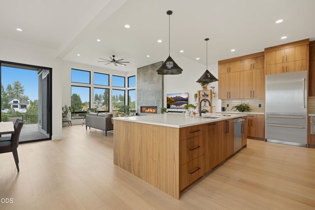 3219 NW Strickland Way, Bend, OR 97703