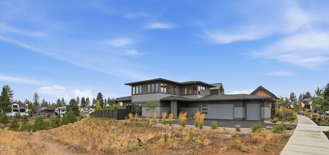 3219 NW Strickland Way, Bend, OR 97703