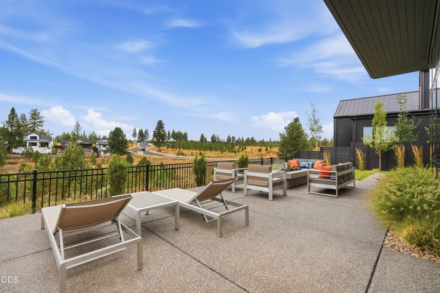 3219 NW Strickland Way, Bend, OR 97703