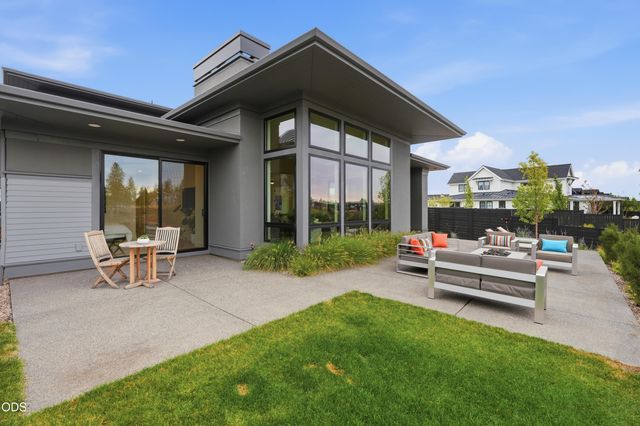 3219 NW Strickland Way, Bend, OR 97703