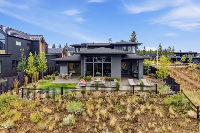 3219 NW Strickland Way, Bend, OR 97703