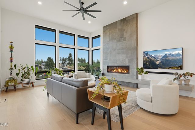3219 NW Strickland Way, Bend, OR 97703