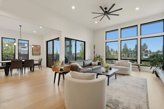 3219 NW Strickland Way, Bend, OR 97703