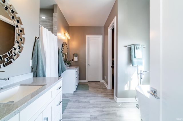 120 Lane 270A Hamilton Lake, Hamilton, IN 46742