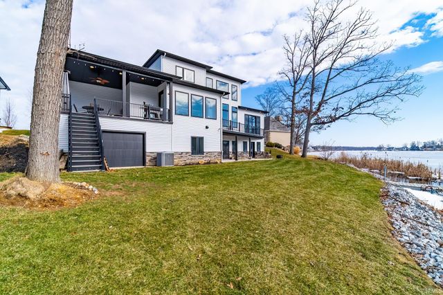 120 Lane 270A Hamilton Lake, Hamilton, IN 46742