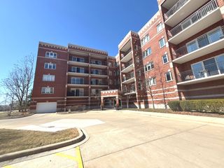 455 W Front Street 2-208, Wheaton, IL 60187