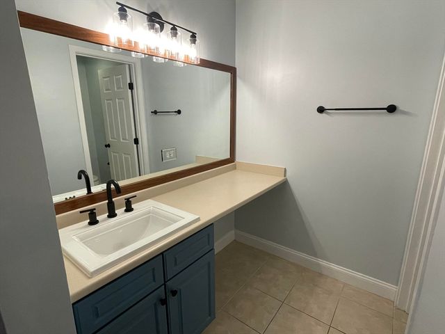 700 Brookside Drive G, Andover, MA 01810