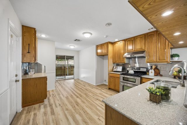 2716 Village Mills Drive, Pearland, TX 77584