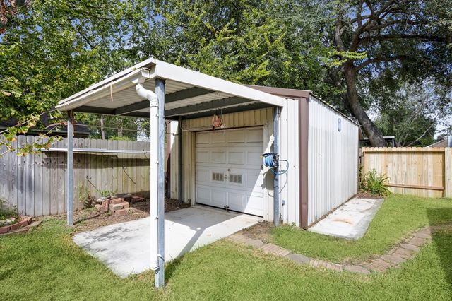 2716 Village Mills Drive, Pearland, TX 77584