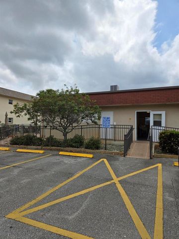 103 Oxford 400, West Palm Beach, FL 33417