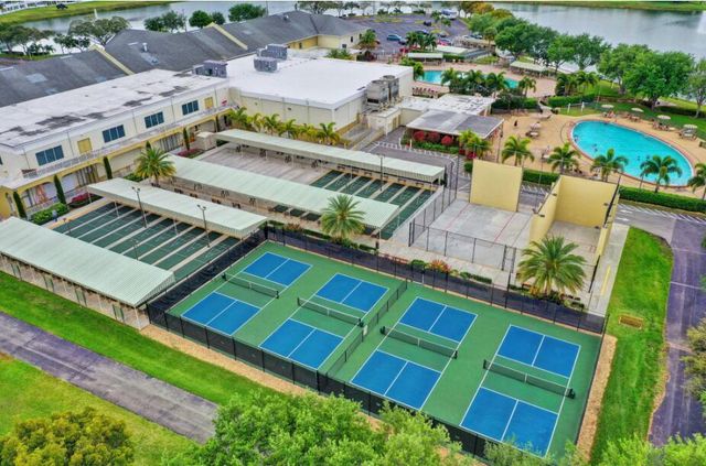 103 Oxford 400, West Palm Beach, FL 33417