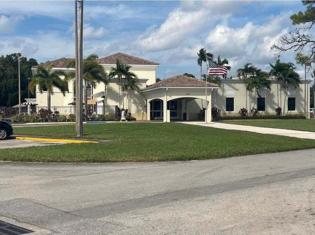103 Oxford 400, West Palm Beach, FL 33417