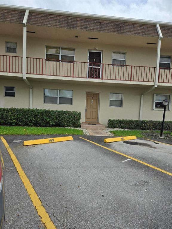 103 Oxford 400, West Palm Beach, FL 33417