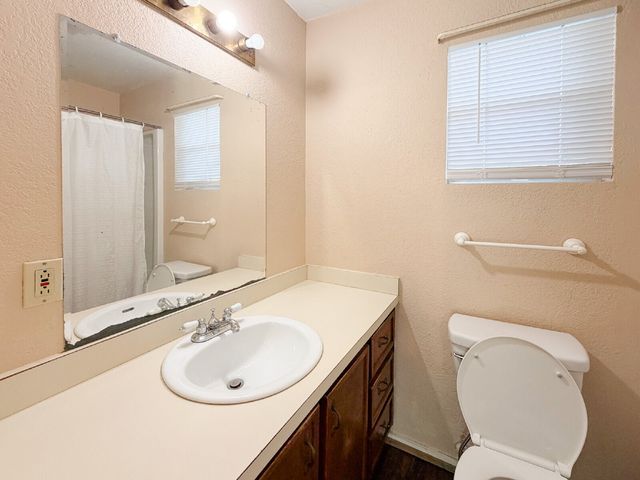 1705 N Robinson Street, Cleburne, TX 76031