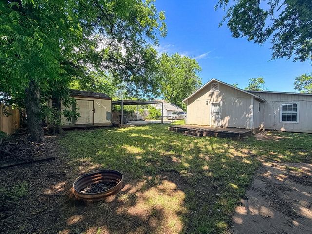 1705 N Robinson Street, Cleburne, TX 76031