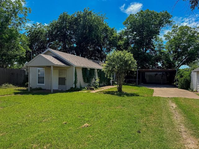 1705 N Robinson Street, Cleburne, TX 76031