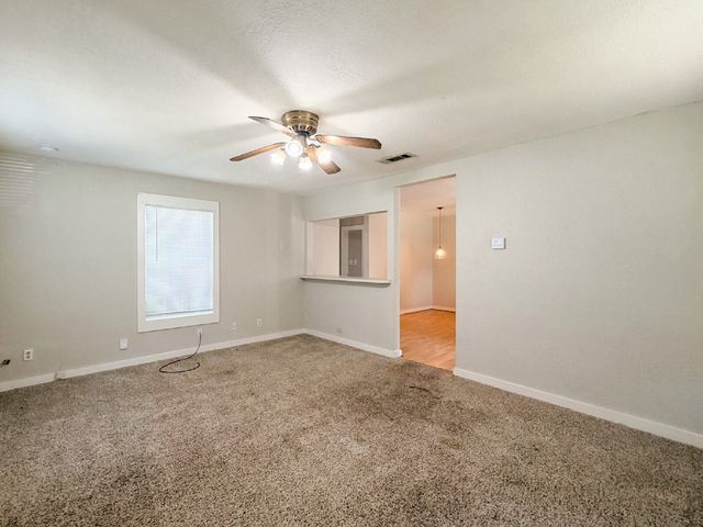 1705 N Robinson Street, Cleburne, TX 76031