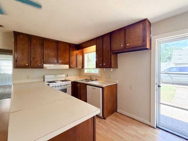 1705 N Robinson Street, Cleburne, TX 76031