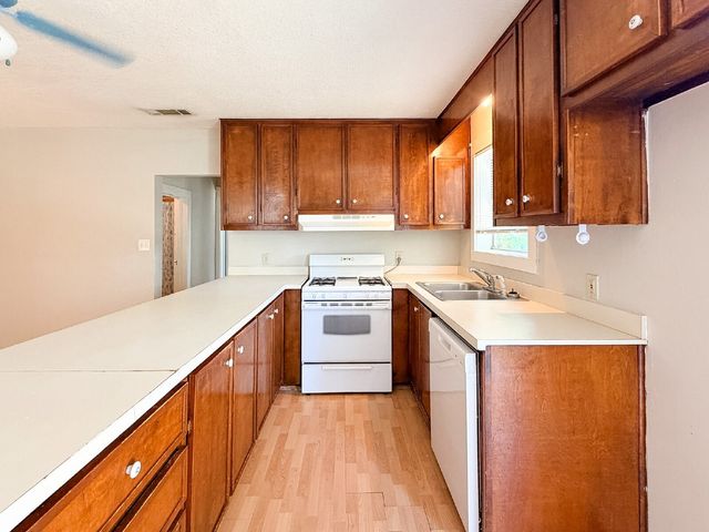 1705 N Robinson Street, Cleburne, TX 76031