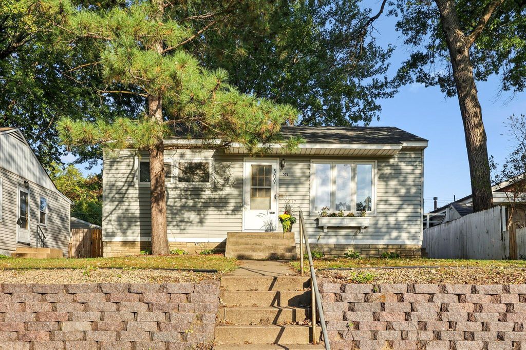 509 12th Avenue NW, New Brighton, MN 55112