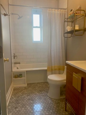 2439 W Gunnison Street 3, Chicago, IL 60625