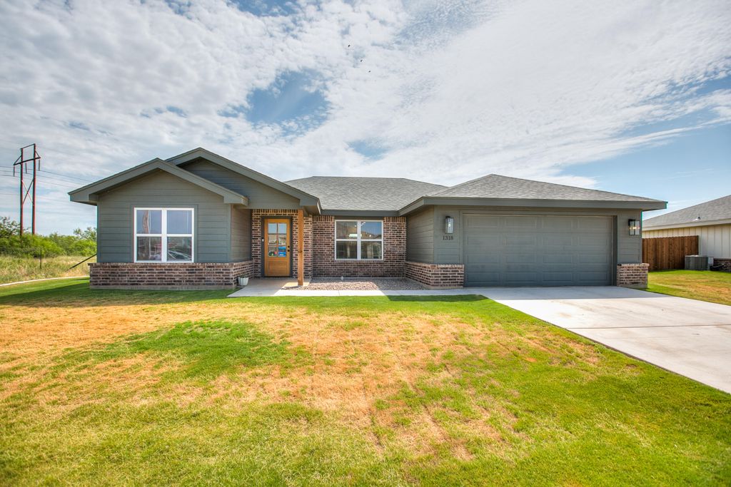 Image 2 of property listing at 1318 Johnny Lane, San Angelo, TX 76905