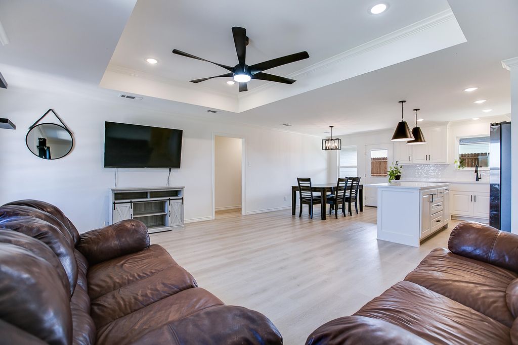 Image 4 of property listing at 1318 Johnny Lane, San Angelo, TX 76905
