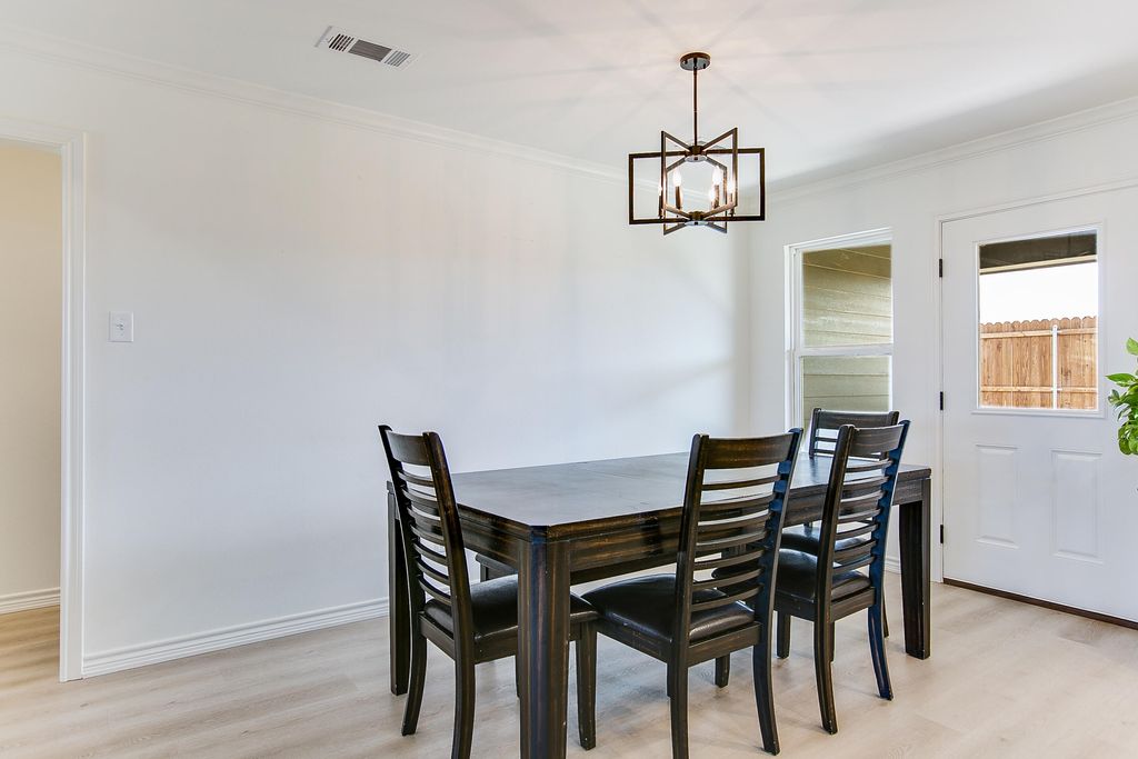 Image 6 of property listing at 1318 Johnny Lane, San Angelo, TX 76905