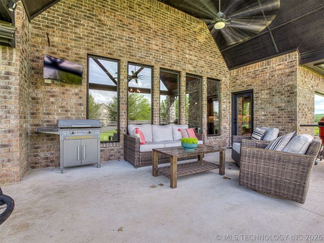 30817 E 67th Street S, Broken Arrow, OK 74014