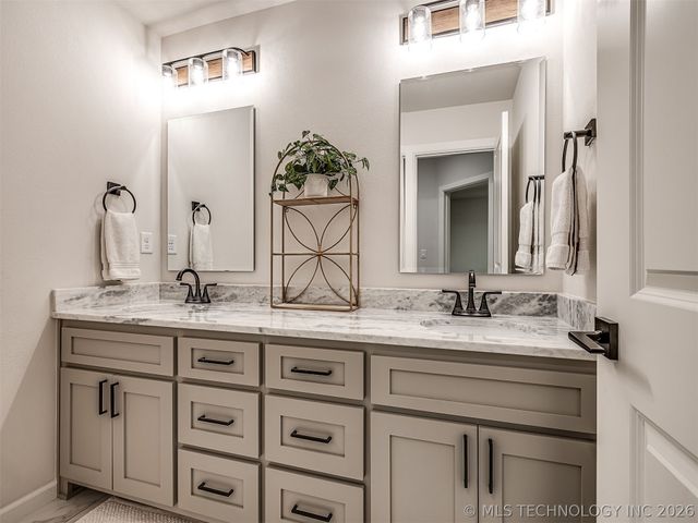 30817 E 67th Street S, Broken Arrow, OK 74014