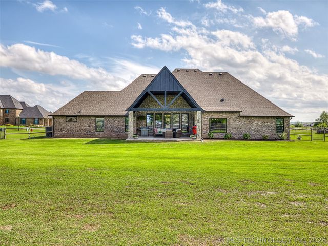 30817 E 67th Street S, Broken Arrow, OK 74014