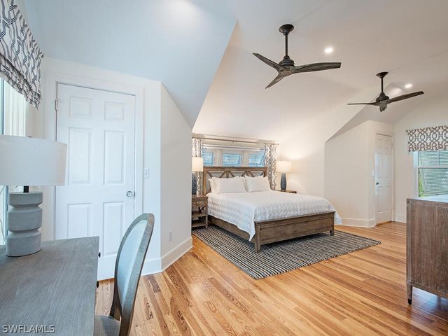 680 8th AVE S, Naples, FL 34102